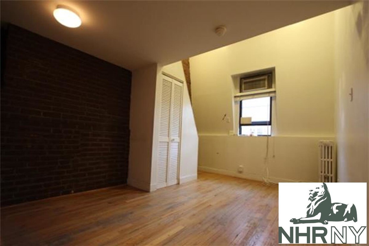 Building Photo - 78 Washington Place