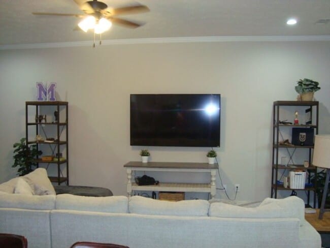 Building Photo - Home in Phenix City available to rent 10/2...