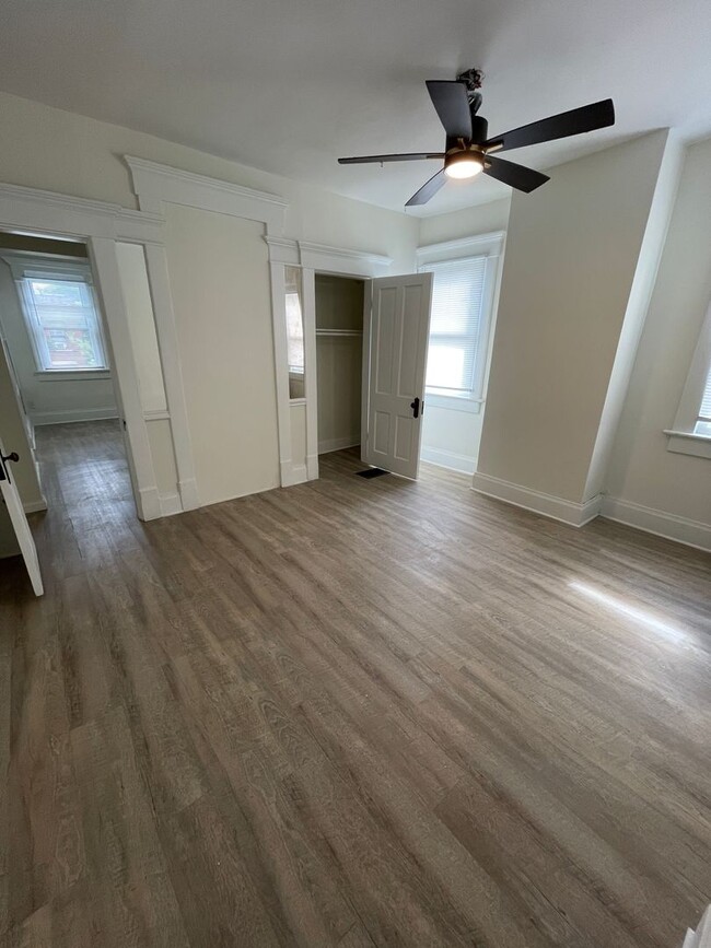 Building Photo - 299.5 Reinhard Ave