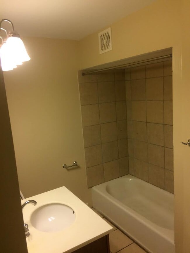 Foto del edificio - 1834 Kendall Ln