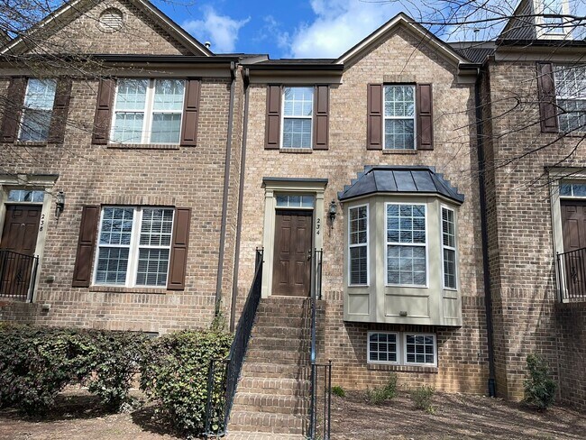Foto del edificio - Amazing Three Bedroom Townhome in Southend!