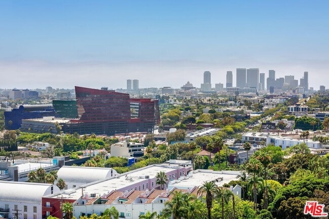 Foto del edificio - 1100 Alta Loma Rd