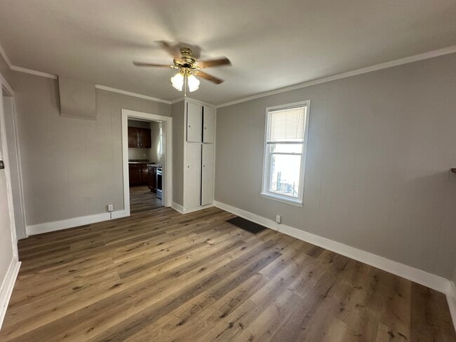 Foto del edificio - 211 W 9th St