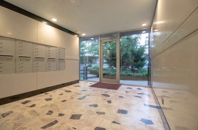 Foto del edificio - 5746 N Sheridan Rd