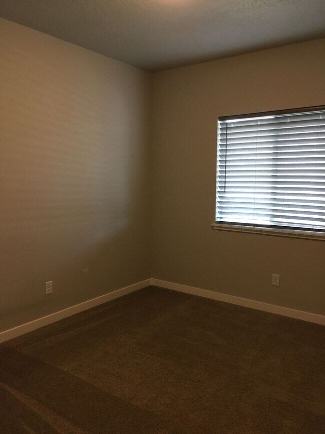 Building Photo - Modern 3-Bedroom home– Perfect for Your Ne...