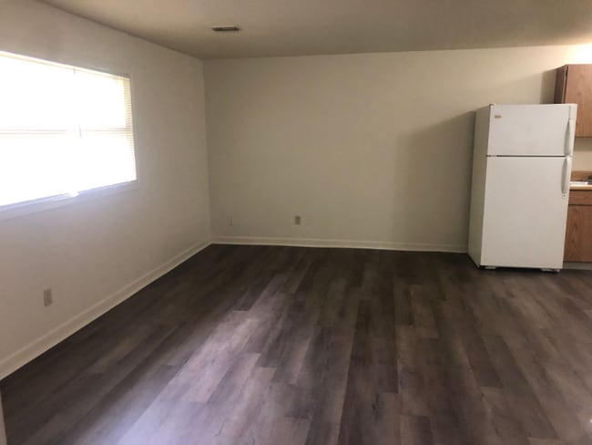 Building Photo - 9527 W Main St