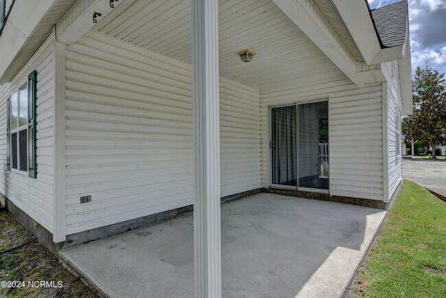 Foto del edificio - 3330 Belmont Cir