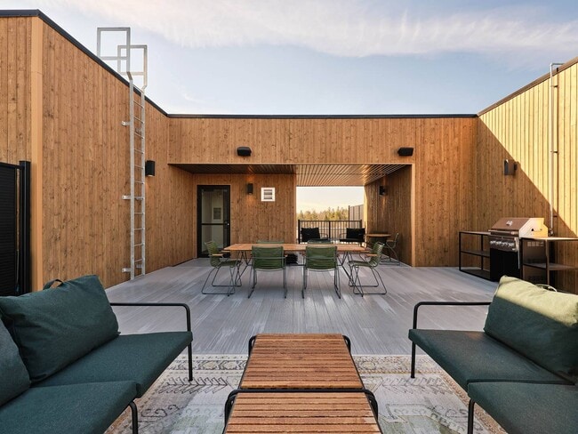 Building Photo - Champlain Village Urbain