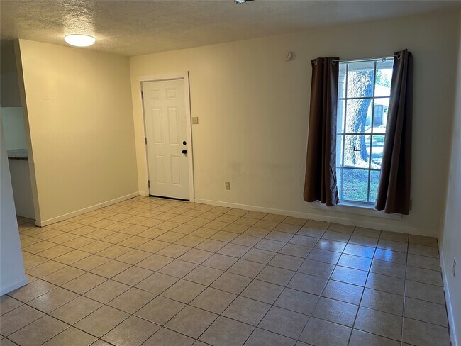 Building Photo - 1101 Ellen Dr