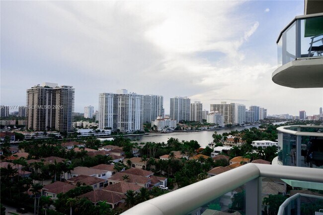 Foto del edificio - 19370 Collins Ave