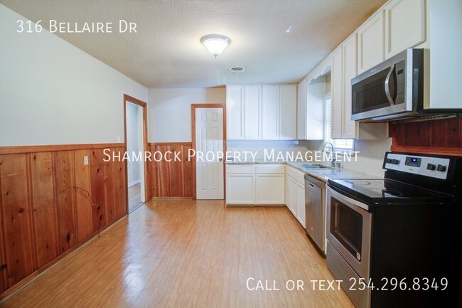 Building Photo - 3 bedroom home in Woodway!