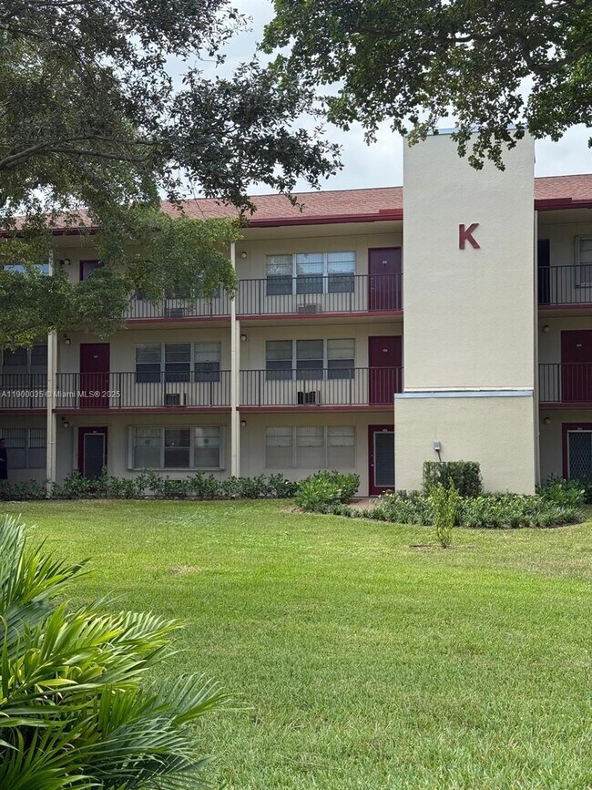 Building Photo - 100 SW 132nd Way