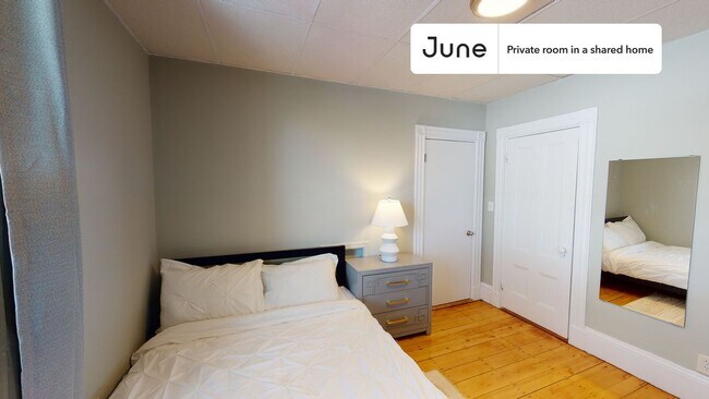 Foto del edificio - Private bedroom in 4 bed/1 bath Home