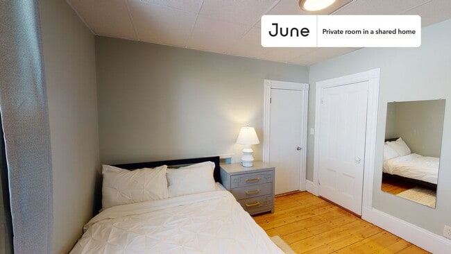 Building Photo - Private bedroom in 4 bed/1 bath Home