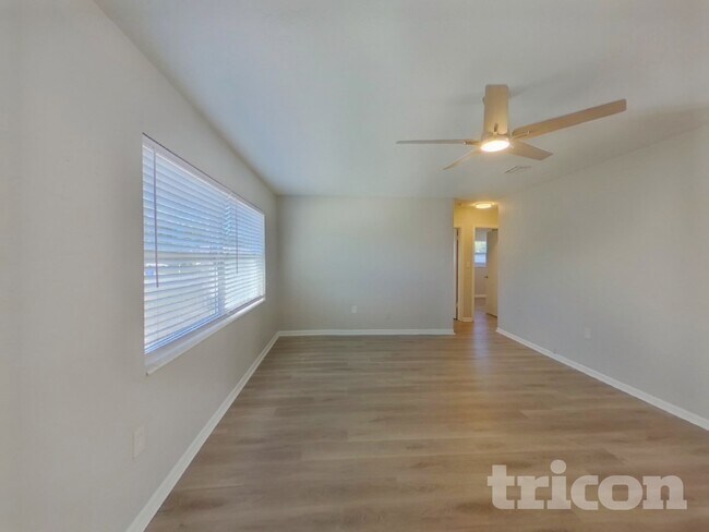 Foto del edificio - 10887 111th Pl N