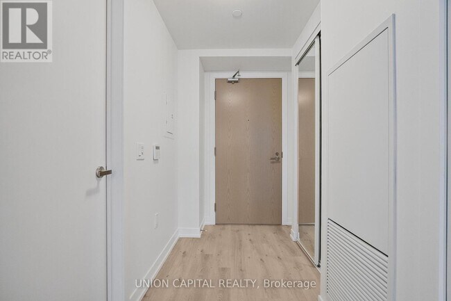Building Photo - 138 Downes St