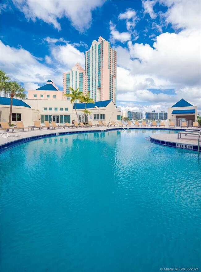 Foto del edificio - 3330 NE 190th St