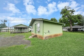 Building Photo - 17111 River Rd