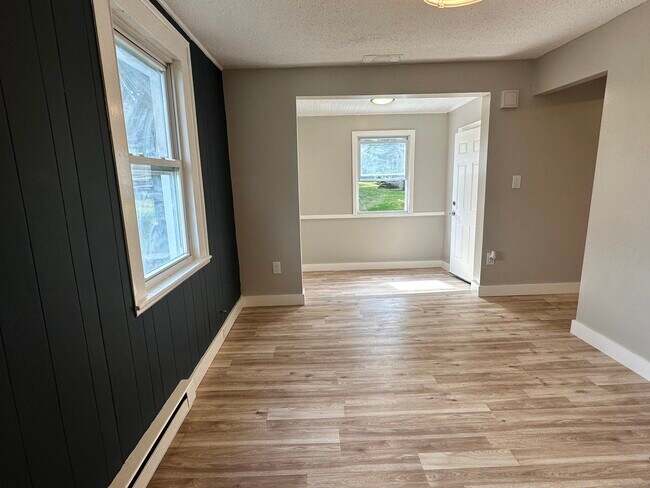 Foto del edificio - 60 Rockwell Ave