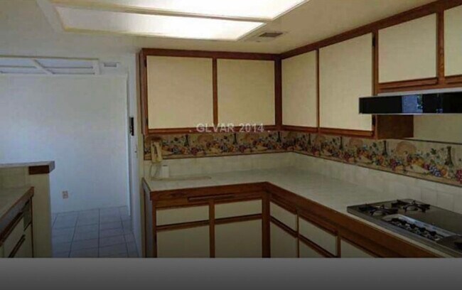 Foto del edificio - 3115 La Mancha Way