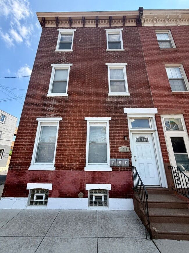 Building Photo - 2725 E Lehigh Ave