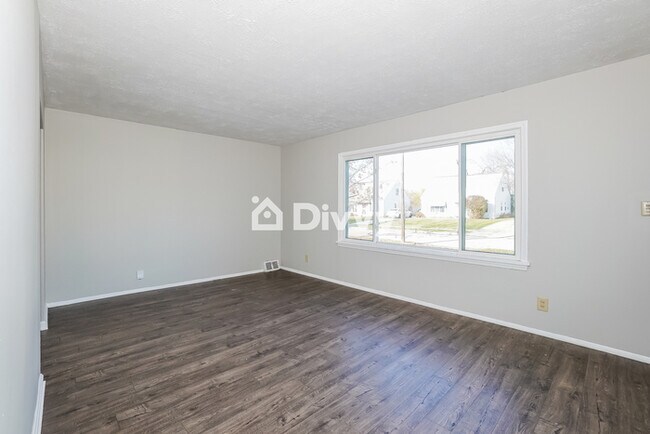 Building Photo - 26900 Zeman Ave, Euclid, OH 44132