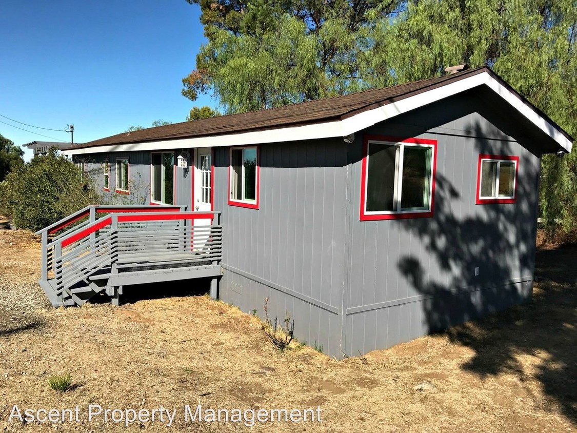 Primary Photo - 3615 E Victoria Dr