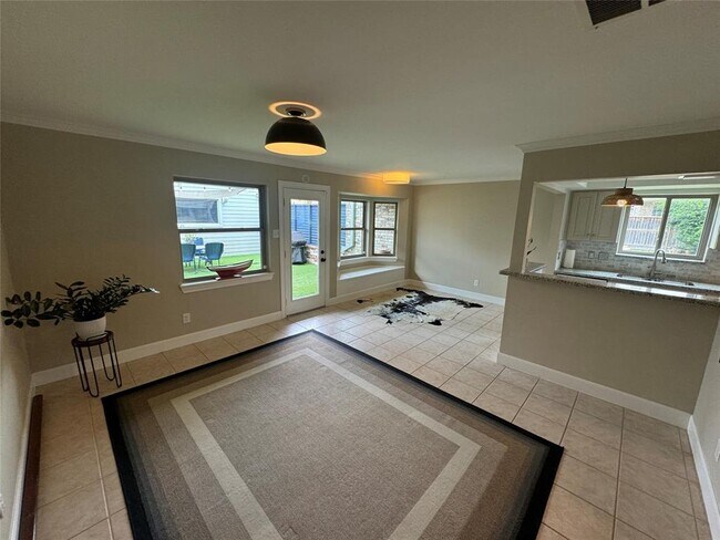 Building Photo - 6500 Gambier Ln
