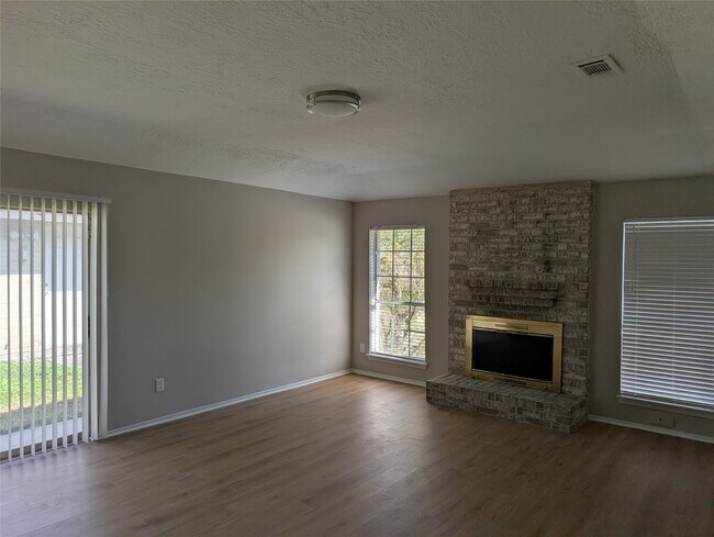 Foto del edificio - 11019 Clear Fork Dr