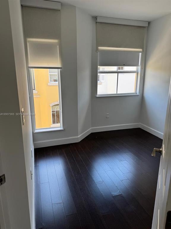 Foto del edificio - 18437 NE 27th Ct