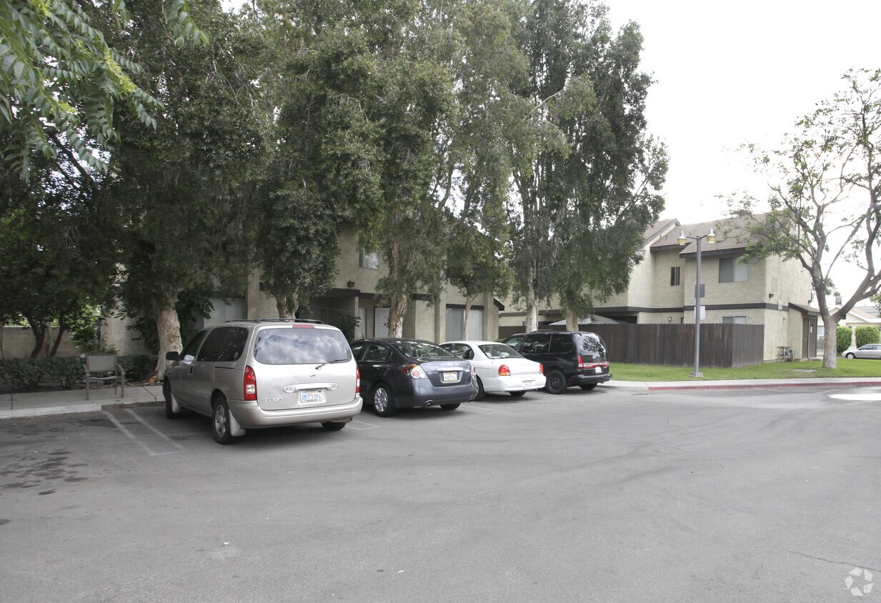 Building Photo - Simpson Villas
