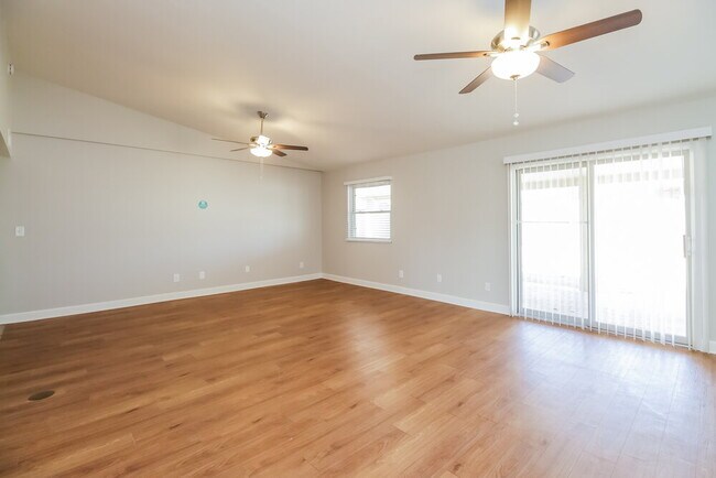 Building Photo - 7008 W Canterbury Dr