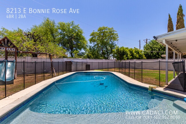 Foto del edificio - 8213 E Bonnie Rose Ave
