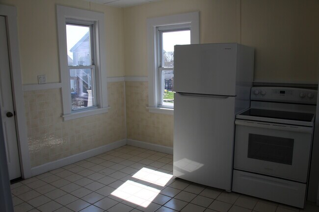 Comer en la cocina - 5 Allen Ct