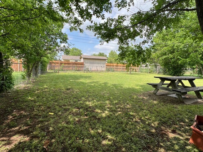 Foto del edificio - 3109 NW Liberty- COMING SOON!!