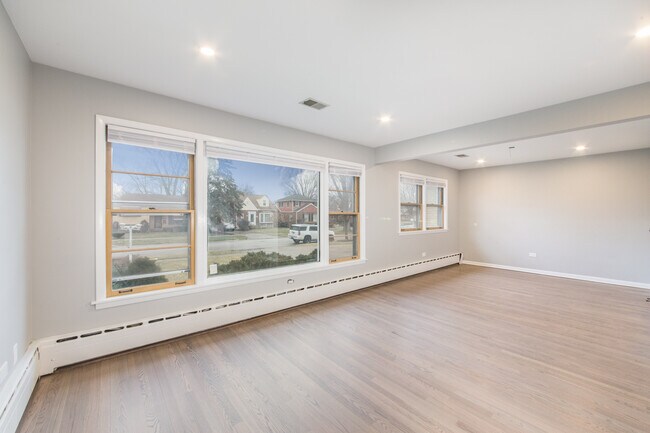 Building Photo - 1337 S Fairview Ave