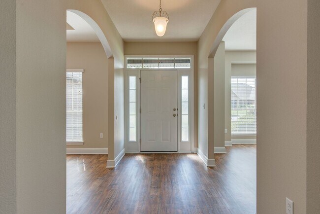 Foto del edificio - Spacious 4-Bedroom Home - Winners Gait