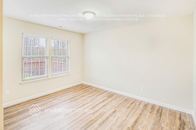 Foto del edificio - 7029 Honey Tree Ln