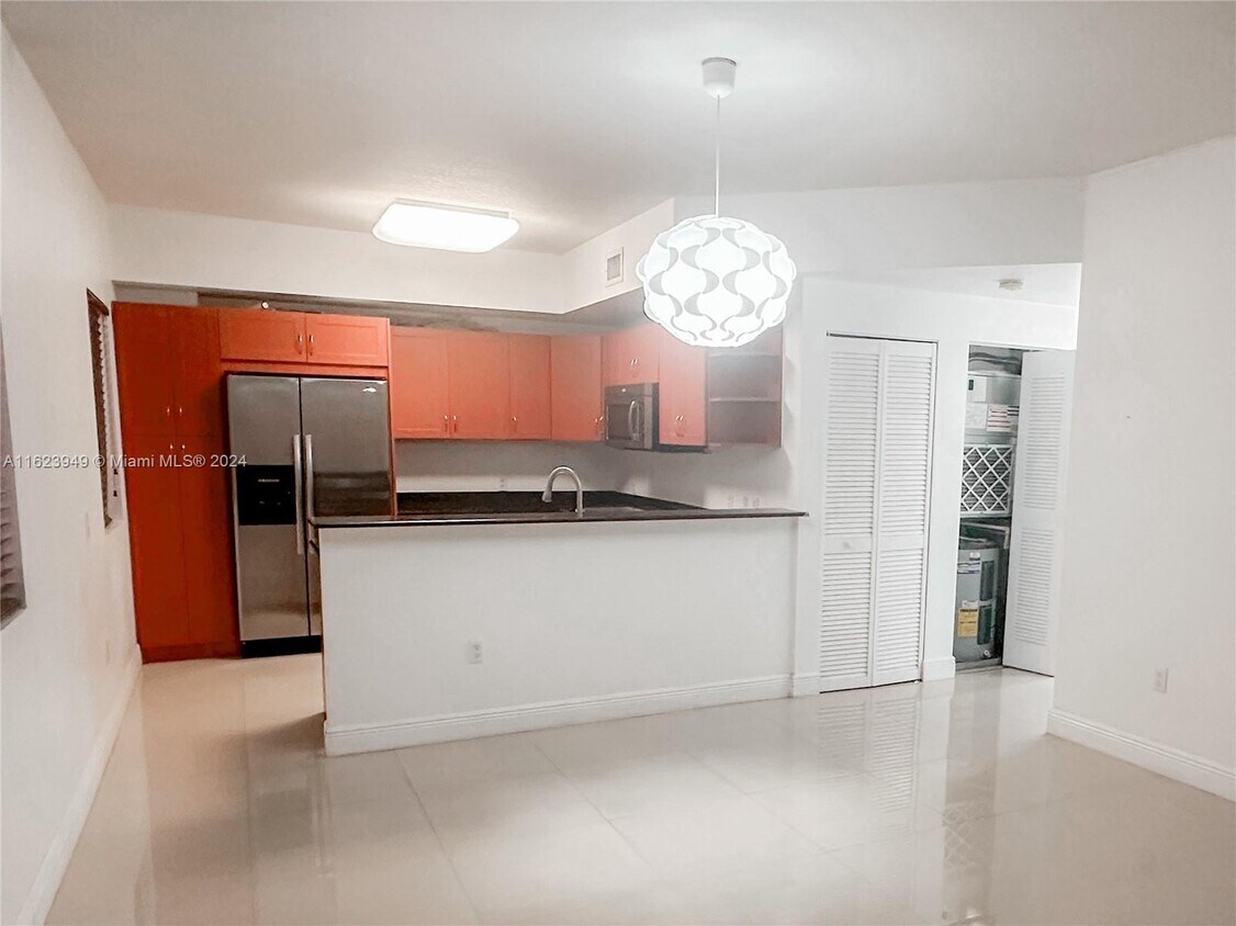Foto del edificio - 8430 SW 8th St