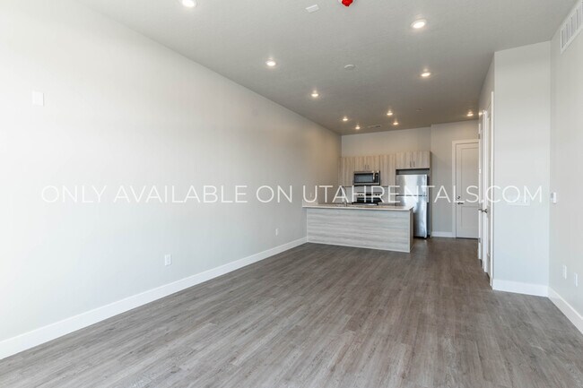 Foto del edificio - 7555 S Main St