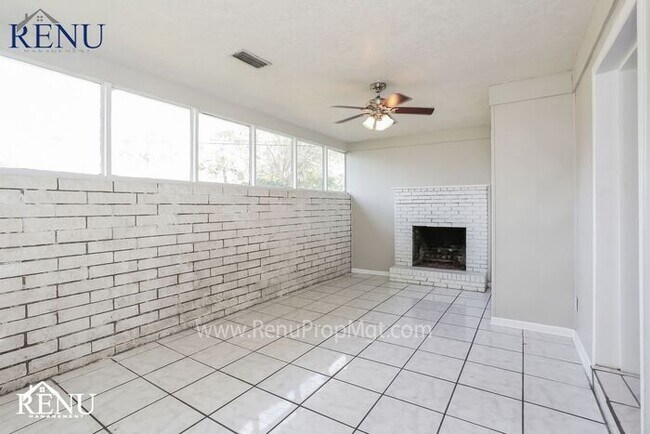 Foto del edificio - Now Available!