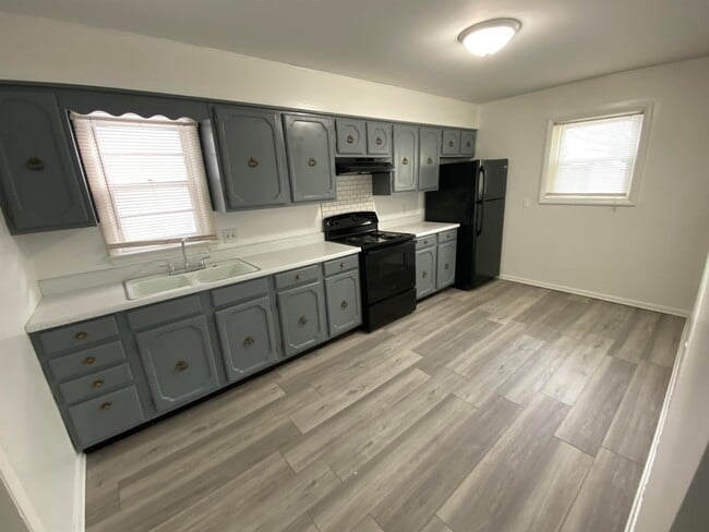 Foto del edificio - 214 S Bloomington St