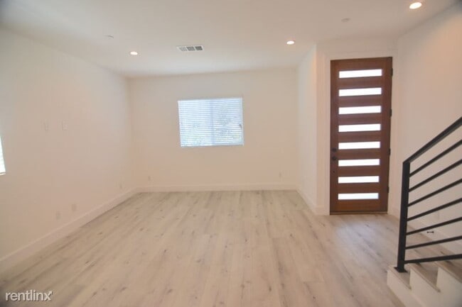 Building Photo - 3 br, 3.5 bath Townhome - 1178 Leighton Ave