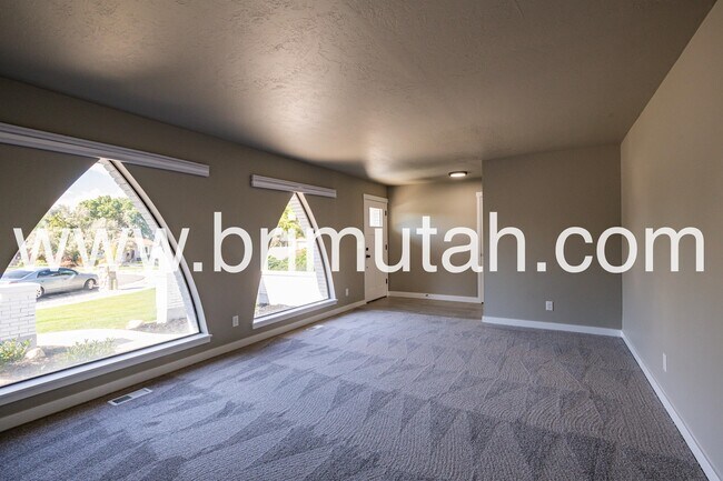Building Photo - 9227 Lexann Cir