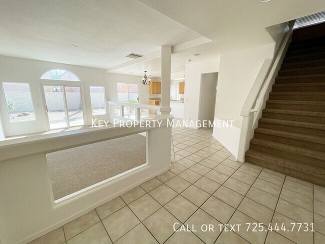 Building Photo - 4 BED, 2.5 BATH 2 STORY HOME W/ EASY FREEW...