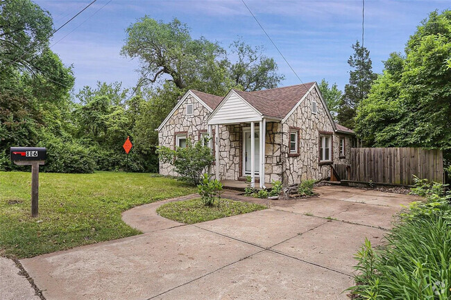 Building Photo - 806 Elsworth Pl