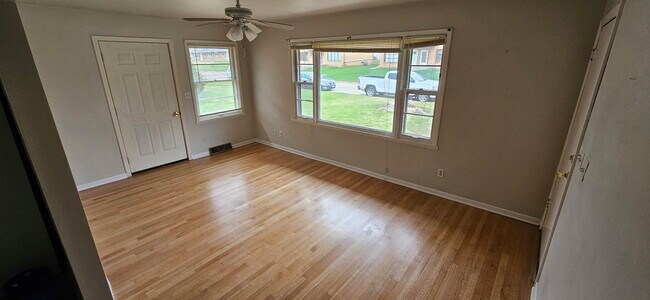 Foto del edificio - 5841 Garrett Ln