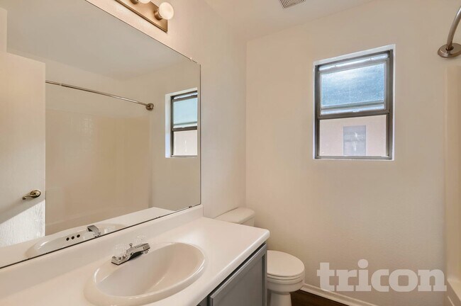 Foto del edificio - 15950 W Cottonwood St