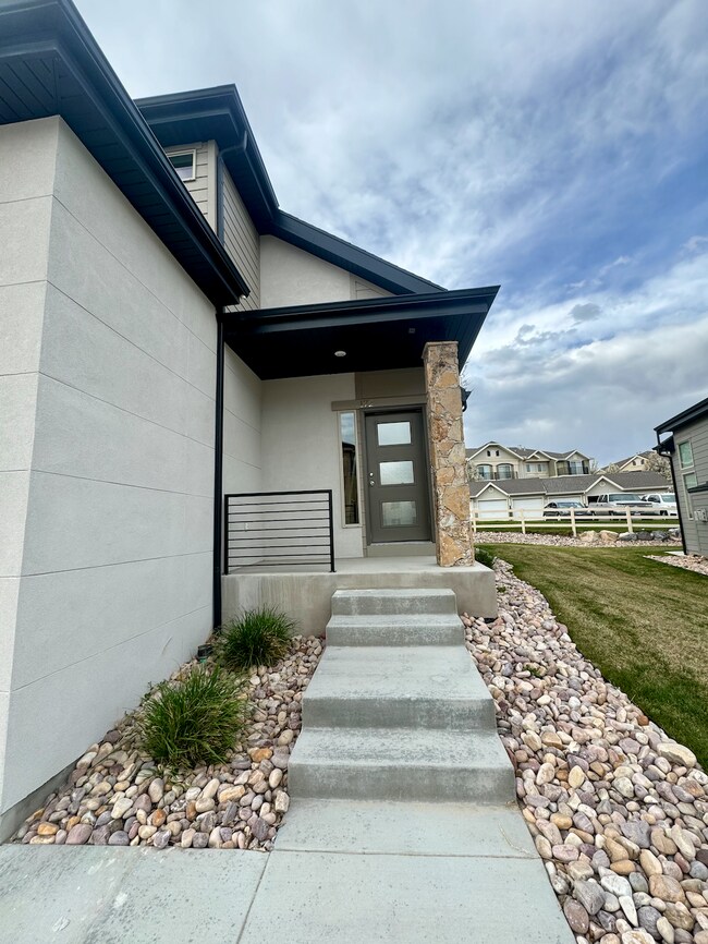 Building Photo - 172 W Autumn Ln