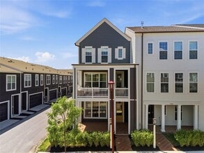 Building Photo - 320 Highbridge Ln